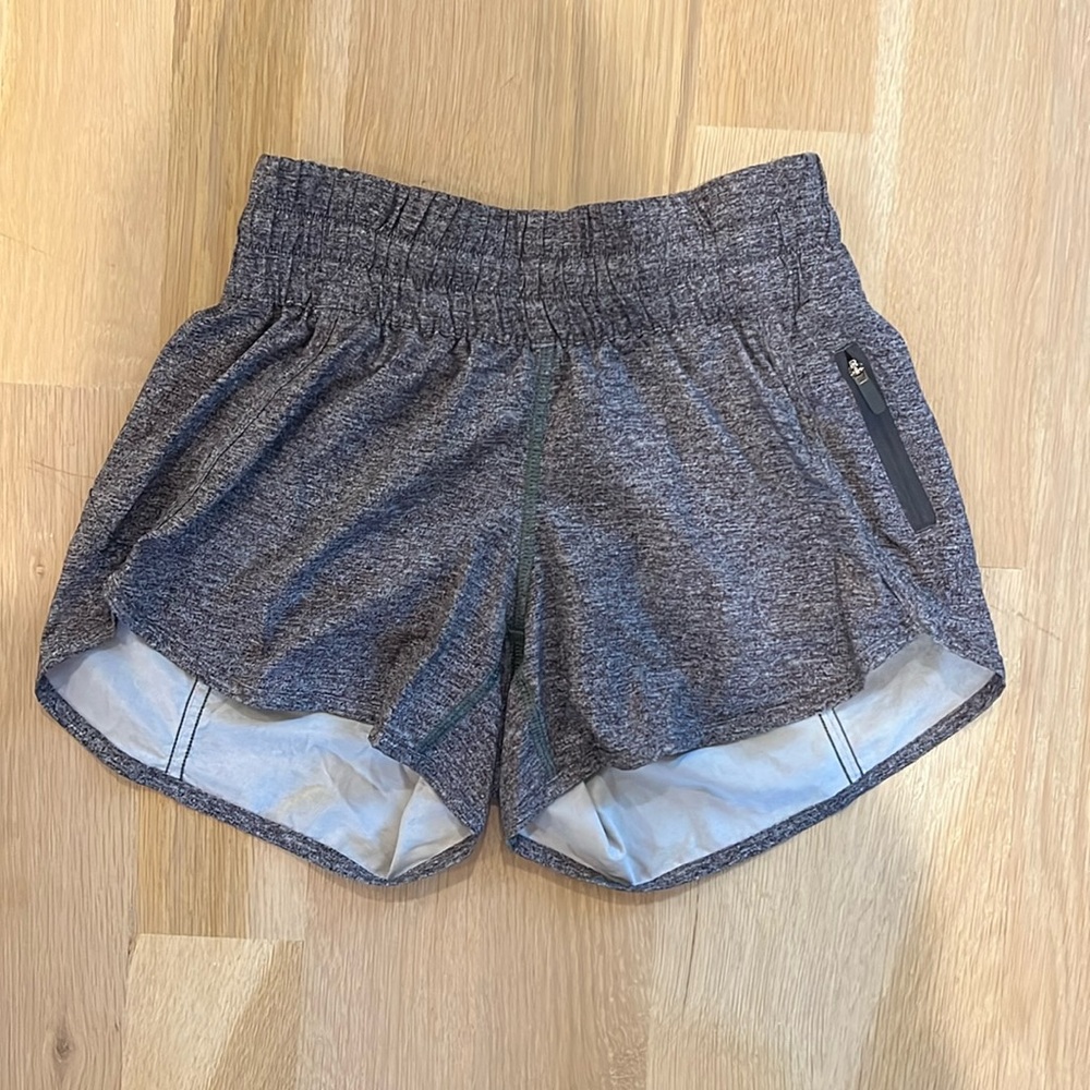 Lululemon Hotty Hot low rise Shorts Sz 0